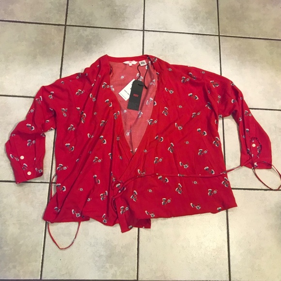 NWT Levi’s red floral viscose wrap top - Picture 3 of 16